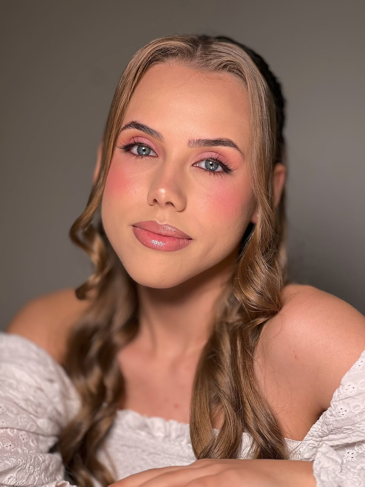 Júlia com cabelo ondulado
